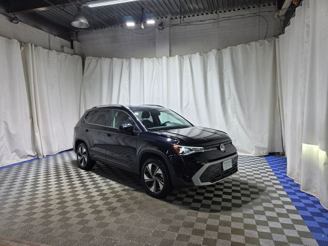 Deep Black Pearl 2025 Volkswagen Taos SE 4Motion SUV / Crossover All-Wheel Drive 8-Speed Automatic