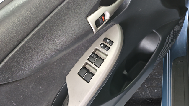 Used 2013 Tropical Sea Metallic Toyota LE image 21