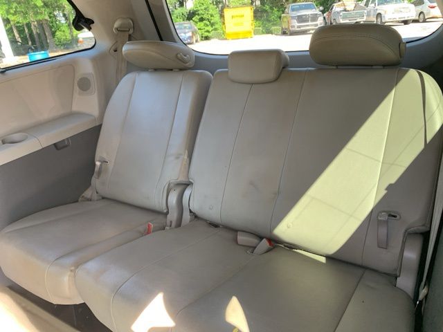 2012 Toyota Sienna XLE 7-Passenger Auto Access Se photo