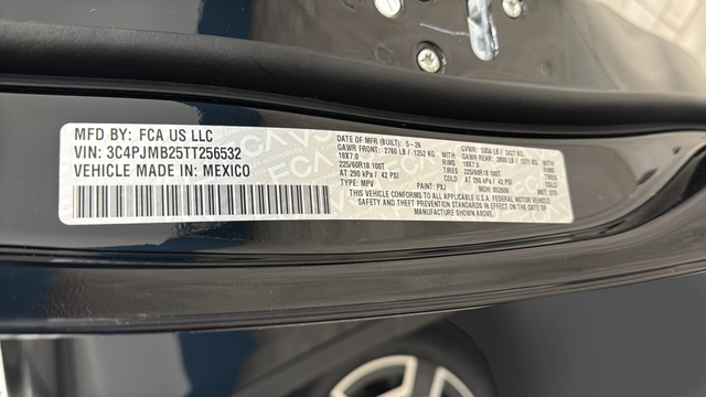 New 2026 Diamond Black Crystal Pearlcoat Jeep Laredo image 32
