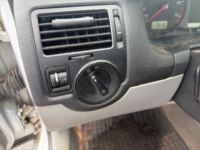 Used 2002 Blue Volkswagen GLS image 13