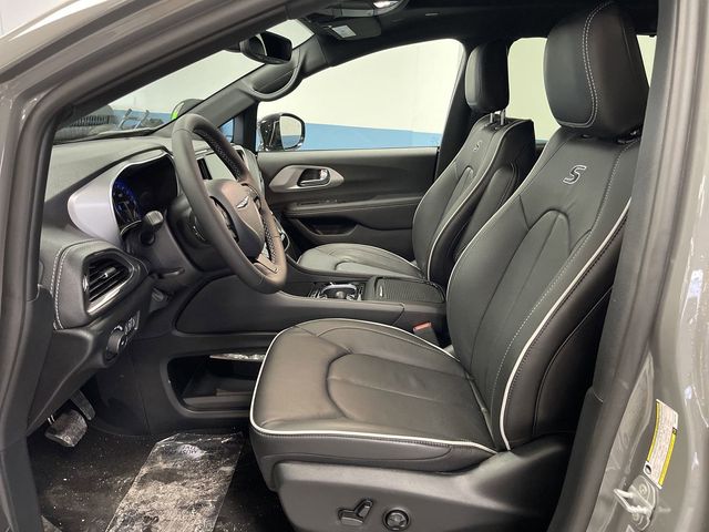 2025 Chrysler Pacifica Limited photo