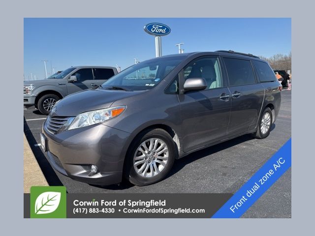 2017 Toyota Sienna XLE 7-Passenger Auto Access Seat FWD