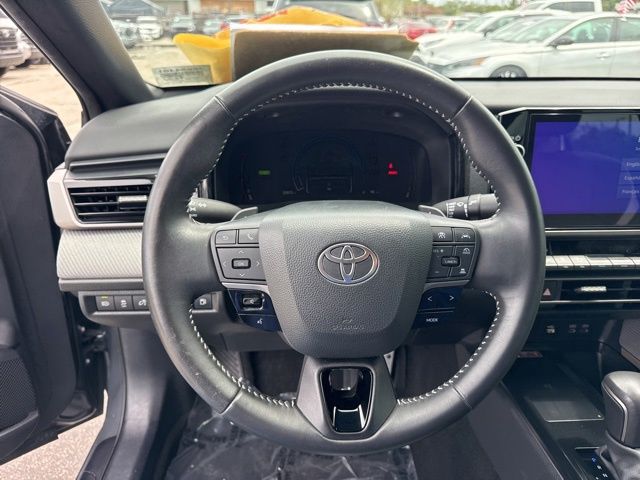 2025 Toyota Camry SE - Photo 16