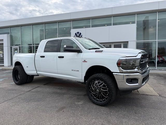 Bright White Clearcoat 2022 RAM 3500 Big Horn Mega Cab DRW 4WD Pickup Truck Four-Wheel Drive 6-Speed Automatic