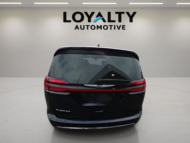 Used 2024 Chrysler Pacifica Van
