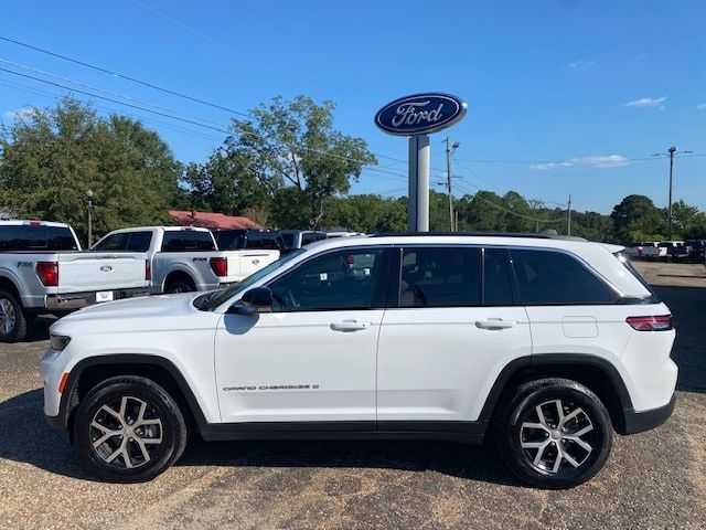 Bright White Clearcoat 2024 Jeep Grand Cherokee SUV / Crossover Four-Wheel Drive 8-Speed Automatic
