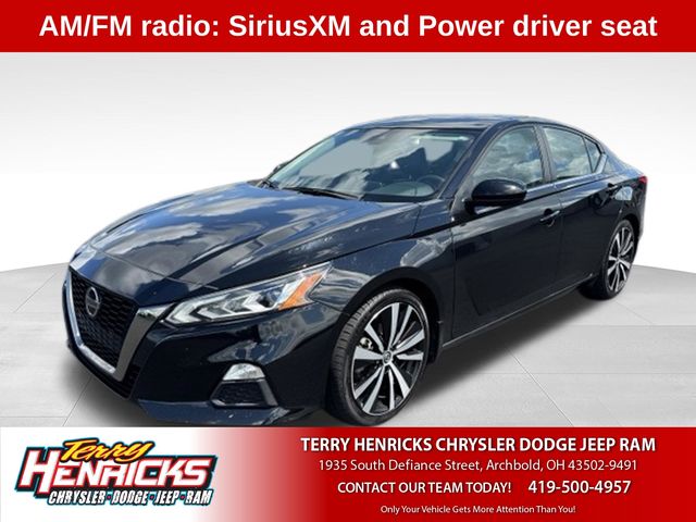 2022 Nissan Altima Negro (Super Black Clearcoat) Sedán Tracción delantera Transmisión variable continua