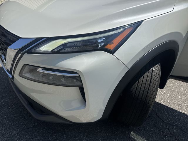 Used 2023 White Nissan SV image 30