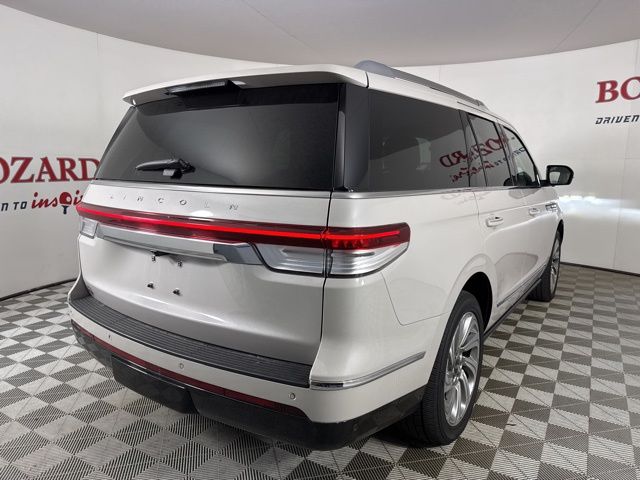 2024 Ceramic Pearl Metallic Tri-Coat Lincoln Navigator Premiere 4X4 SUV