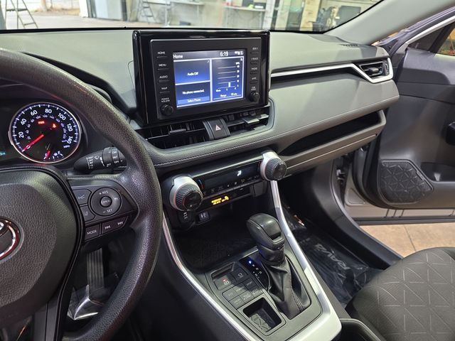 Used 2019 Silver Toyota XLE image 21