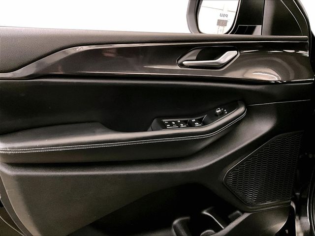 2023 Jeep Grand Cherokee Laredo Black at Bob Ruth Ford