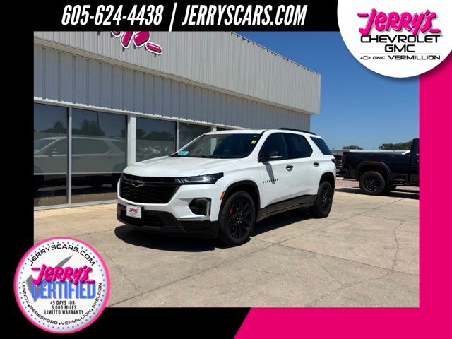 White (Iridescent Pearl Tricoat) 2023 Chevrolet Traverse SUV / Crossover Four-Wheel Drive 9-Speed Automatic