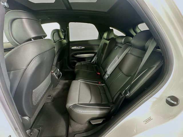 Thumbnail: 2022 Genesis GV70 - 25