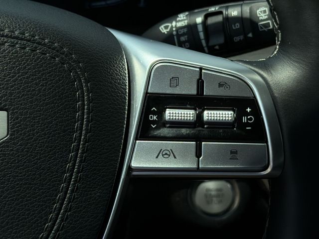 Used 2025 Black Kia EX X-Line image 30
