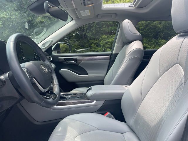 Used 2021 Toyota Highlander SUV