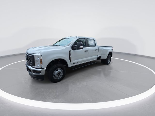 New 2026 Oxford White Ford F-350® XL image 4