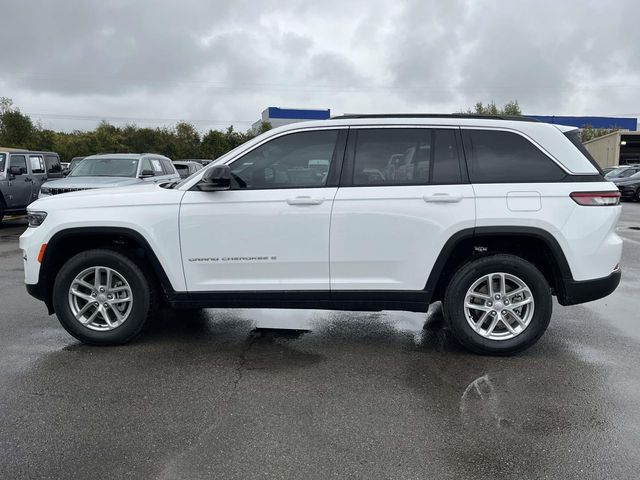 New 2025 White/off-white Jeep Laredo image 4