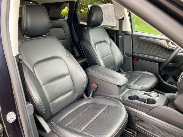 2021 Ford Escape Titanium Hybrid 28