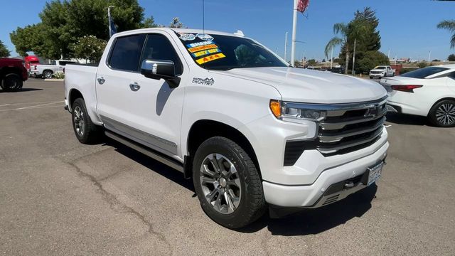 White (Iridescent Pearl Tricoat) 2024 Chevrolet Silverado 1500 Pickup Truck Four-Wheel Drive Automatic