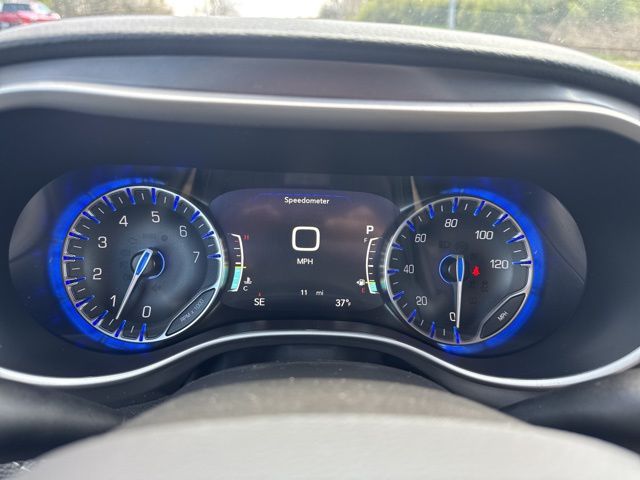 New 2026 Silver Chrysler Select image 23