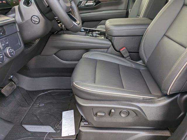 2025 Chevrolet Suburban Premier photo