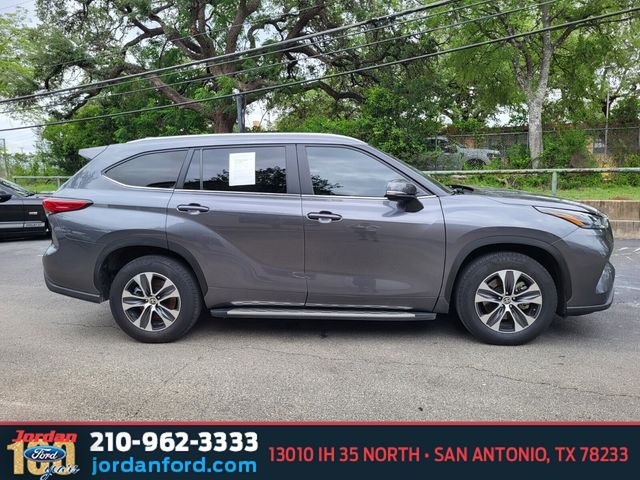 Used Car 2023 Toyota Highlander Hybrid  Xle For Sale Under $40,000 In San Antonio, Texas