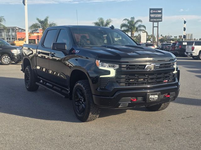 View vehicle photo 4