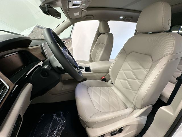 2026 Volkswagen Atlas 2.0T SE w/Technology White/off-white at Subaru and VW of Moon Township