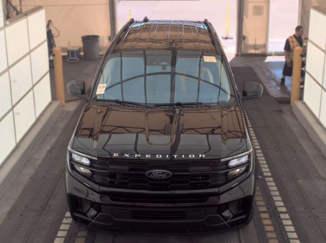 Used 2025 Ford Expedition SUV