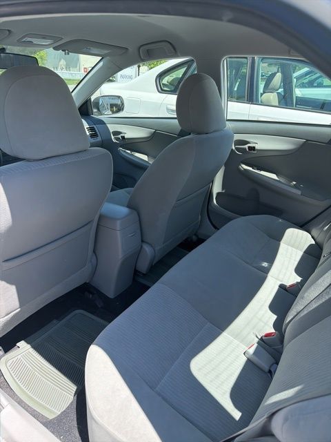 2010 Toyota Corolla LE - 6