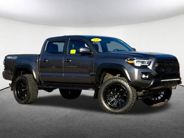 2022 Toyota Tacoma TRD Off-Road 2