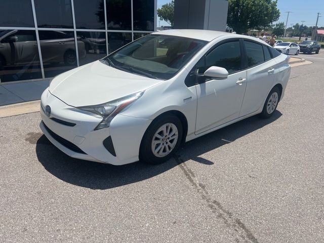 2017 Toyota Prius Two's photo