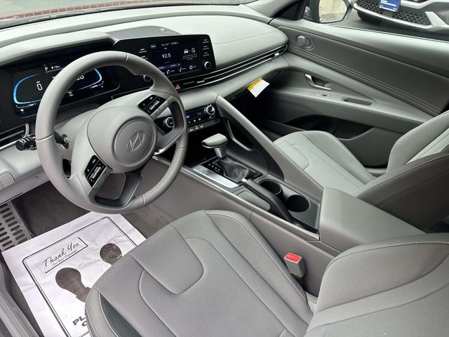 2025 Hyundai Elantra - Image 12