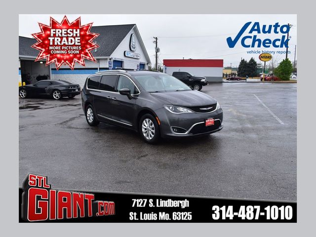 Gray (Granite Crystal Metallic Clearcoat) 2019 Chrysler Pacifica Touring L FWD Minivan Front-Wheel Drive 9-Speed Automatic