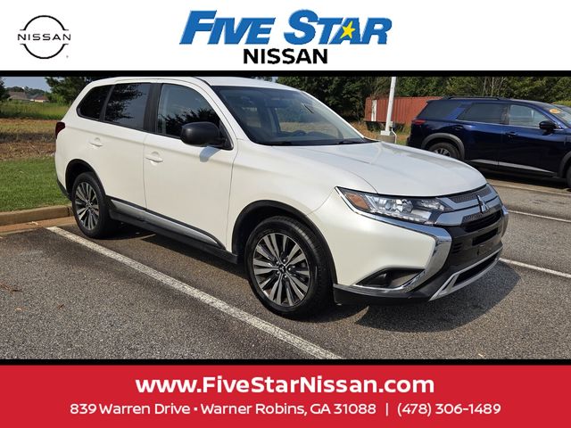 Pearl White 2020 Mitsubishi Outlander SUV / Crossover Front-Wheel Drive Continuously Variable Transmission