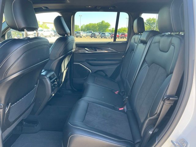 2022 Bright White Clearcoat Jeep Grand Cherokee Altitude 4X4 SUV