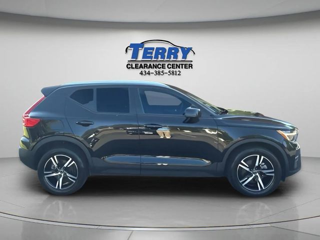 2023 Volvo XC40 B4 Core FWD