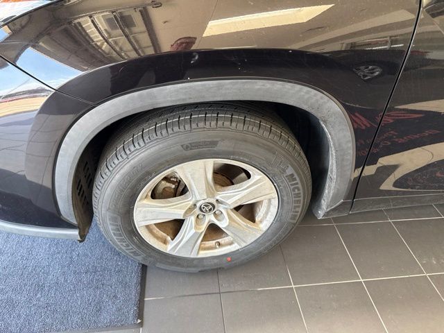 2022 Toyota Highlander L Brown at Bravo Nissan
