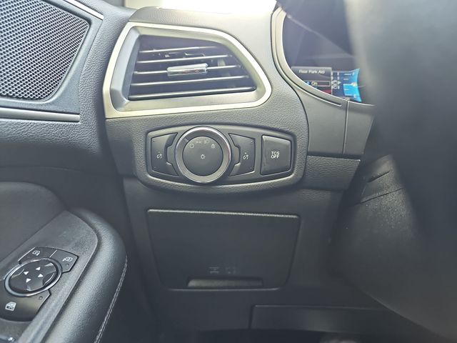 Used 2024 White Ford SEL image 23