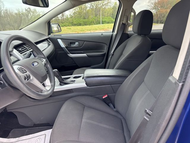 Used 2014 Blue Ford SE image 15