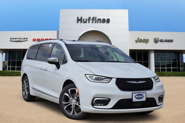 Bright White Clearcoat 2026 Chrysler Pacifica Minivan Front-Wheel Drive 9-Speed Automatic