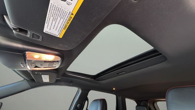 Used 2017 White Jeep Trailhawk image 19