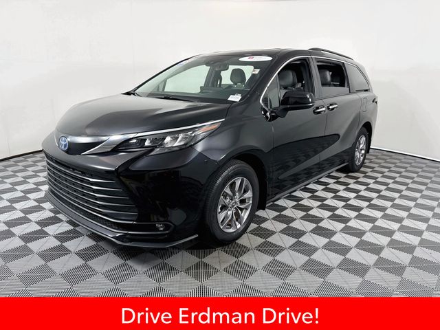 Used 2025 Toyota Sienna Van