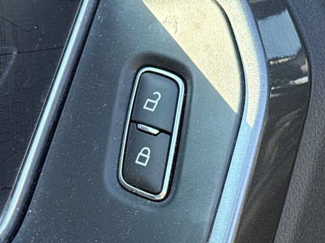 Used 2023 Blue Ford XLT image 18