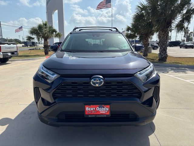 Used 2022  Toyota XLE image 2