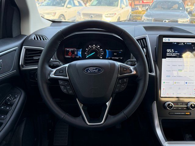 2023 Ford Edge SEL photo