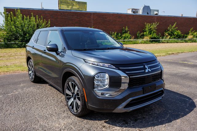 Gray 2025 Mitsubishi Outlander SUV / Crossover Front-Wheel Drive Continuously Variable Transmission