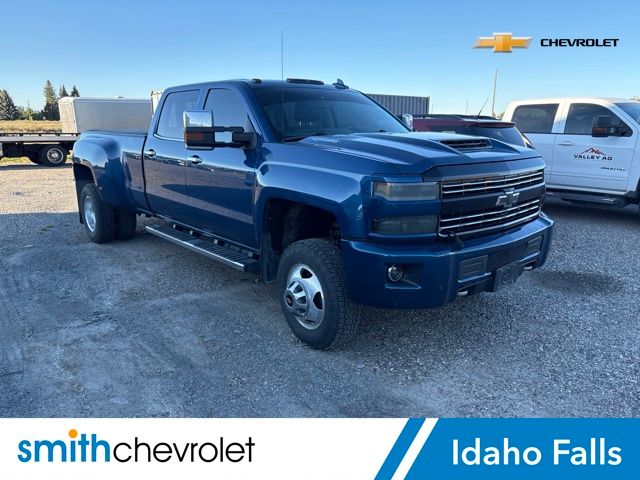 2017 Chevrolet Silverado 3500HD Azul (Deep Ocean Blue Metallic) Camioneta Todo terreno 6 velocidades Automática