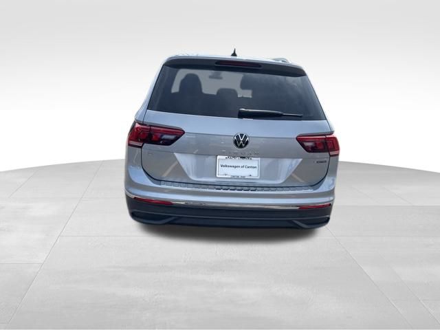2024 Volkswagen Tiguan 2.0T SE photo